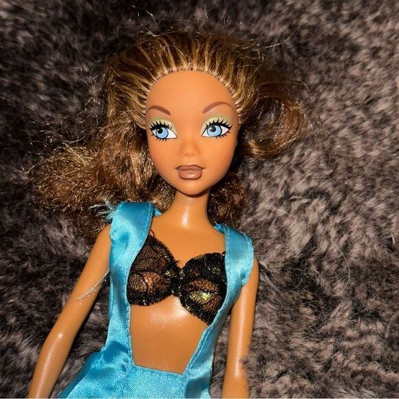Y2K 2002 Mattel My Scene Madison Barbie Doll *Not Original Outfit* Glam Girly - Picture 2 of 5